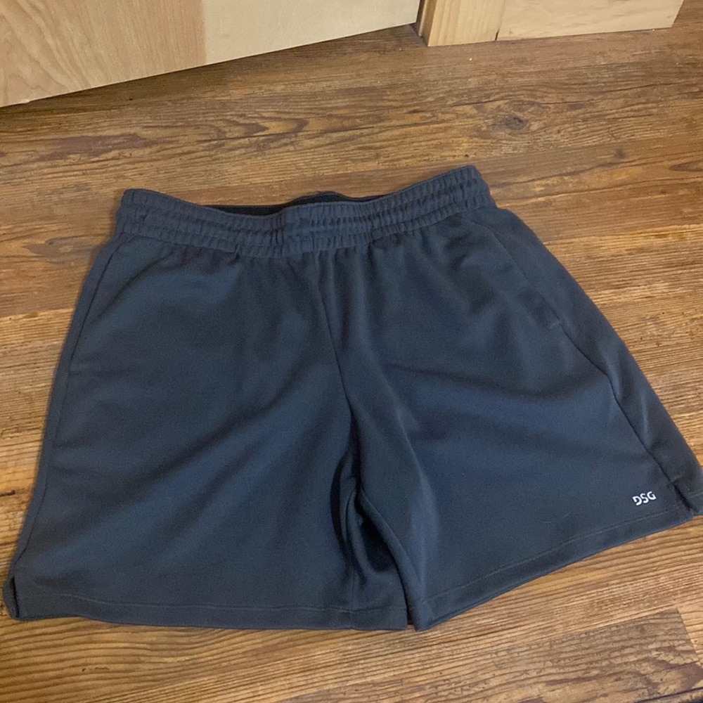 Medium grey DSG (Dick’s Sporting Goods) drawstring shorts with pockets